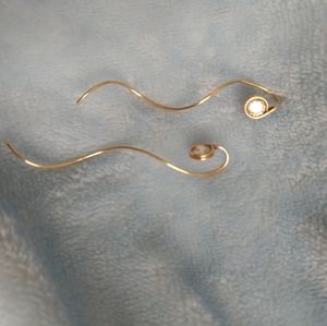 Very unique Gold and crystal earrings❤️